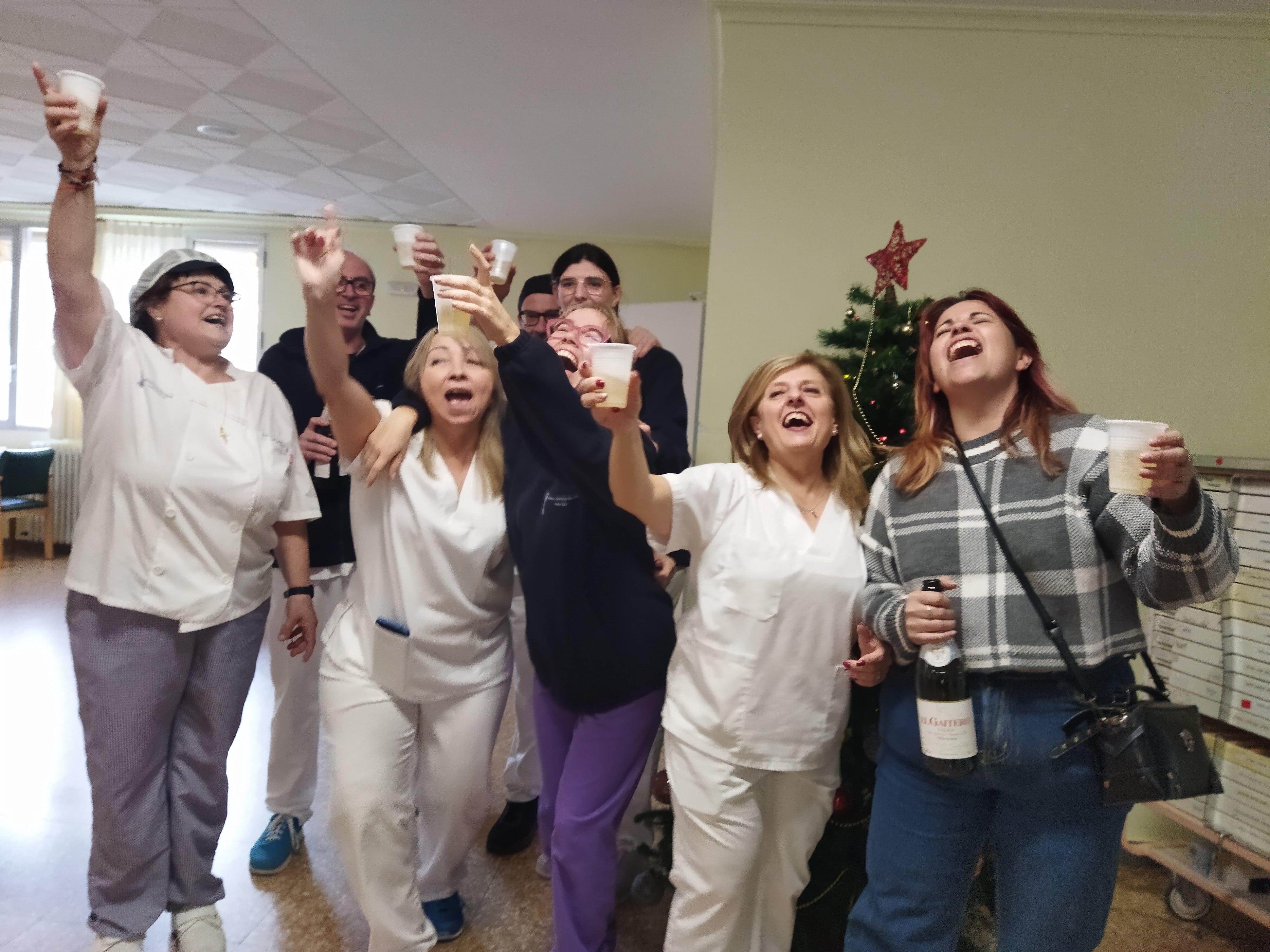 Trabajadoras y trabajadores de la Residencia de la Tercera Edad Pintor Emilio Sala de Alcoy celebrado el quinto premio.