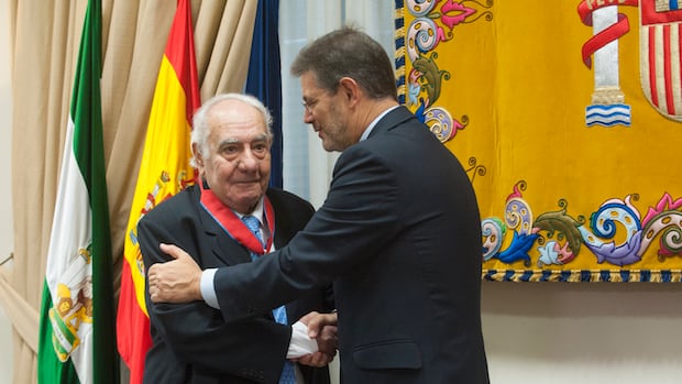 Sentob Bendodo recibe la distinción de manos del ministro de Justicia