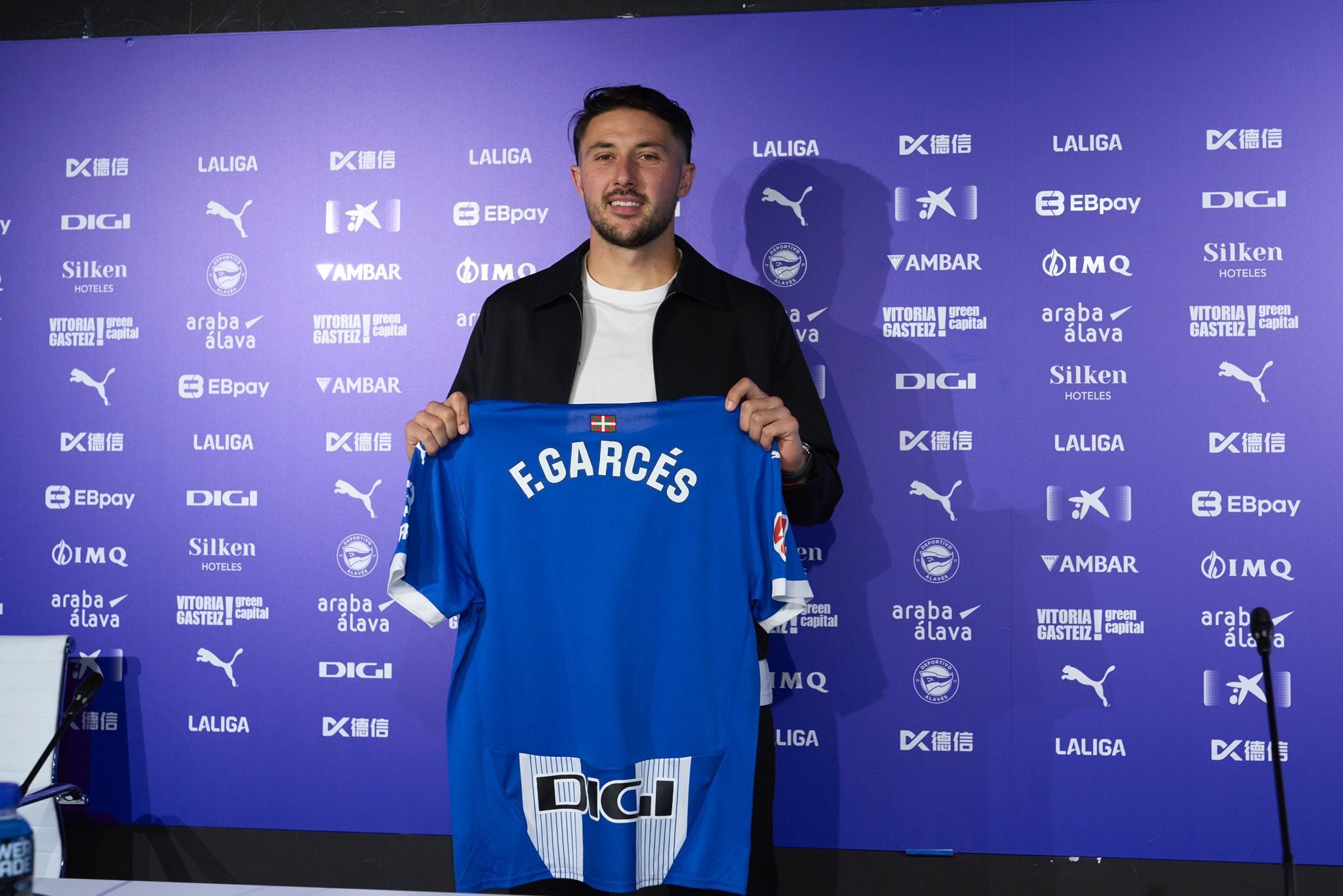 Facundo Garcés en su presentación.