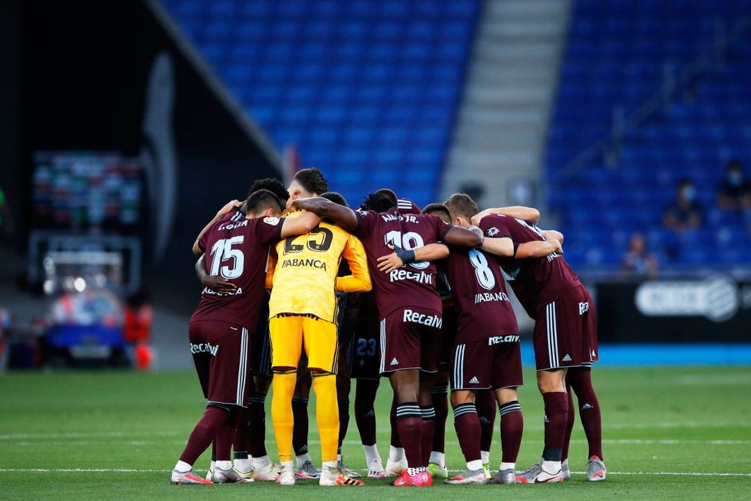 El Celta antes de arrancar el partido en Cornellá