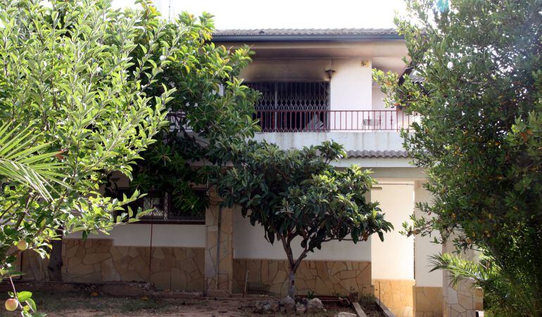 Aquesta casa de la urbanització Mas Mel estava ocupada i l'any passat va patir un incenci.