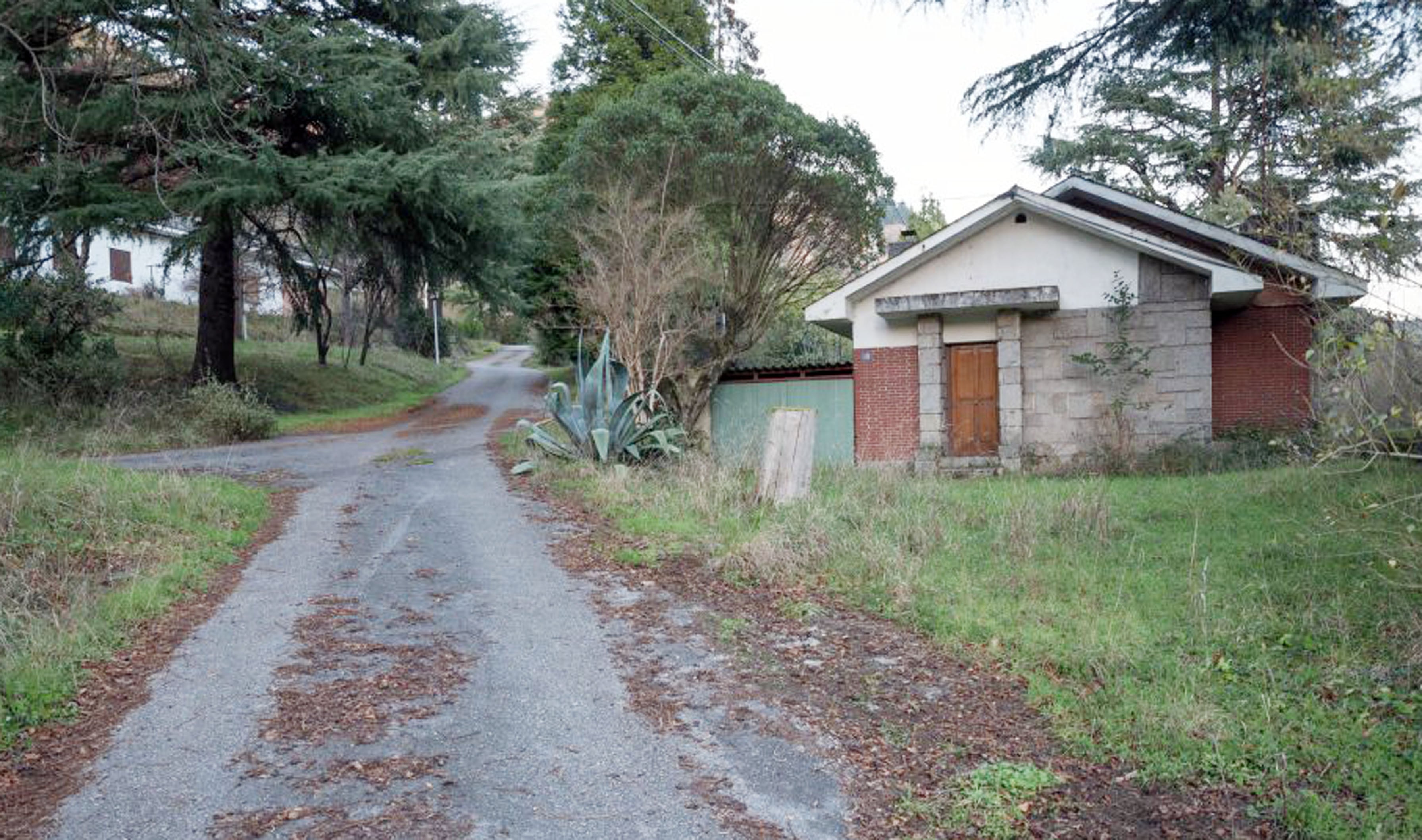 Una de las 14 viviendas unifamiliares, y espacios verdes que se rehabilitarán en el poblado de la térmica del Narcea