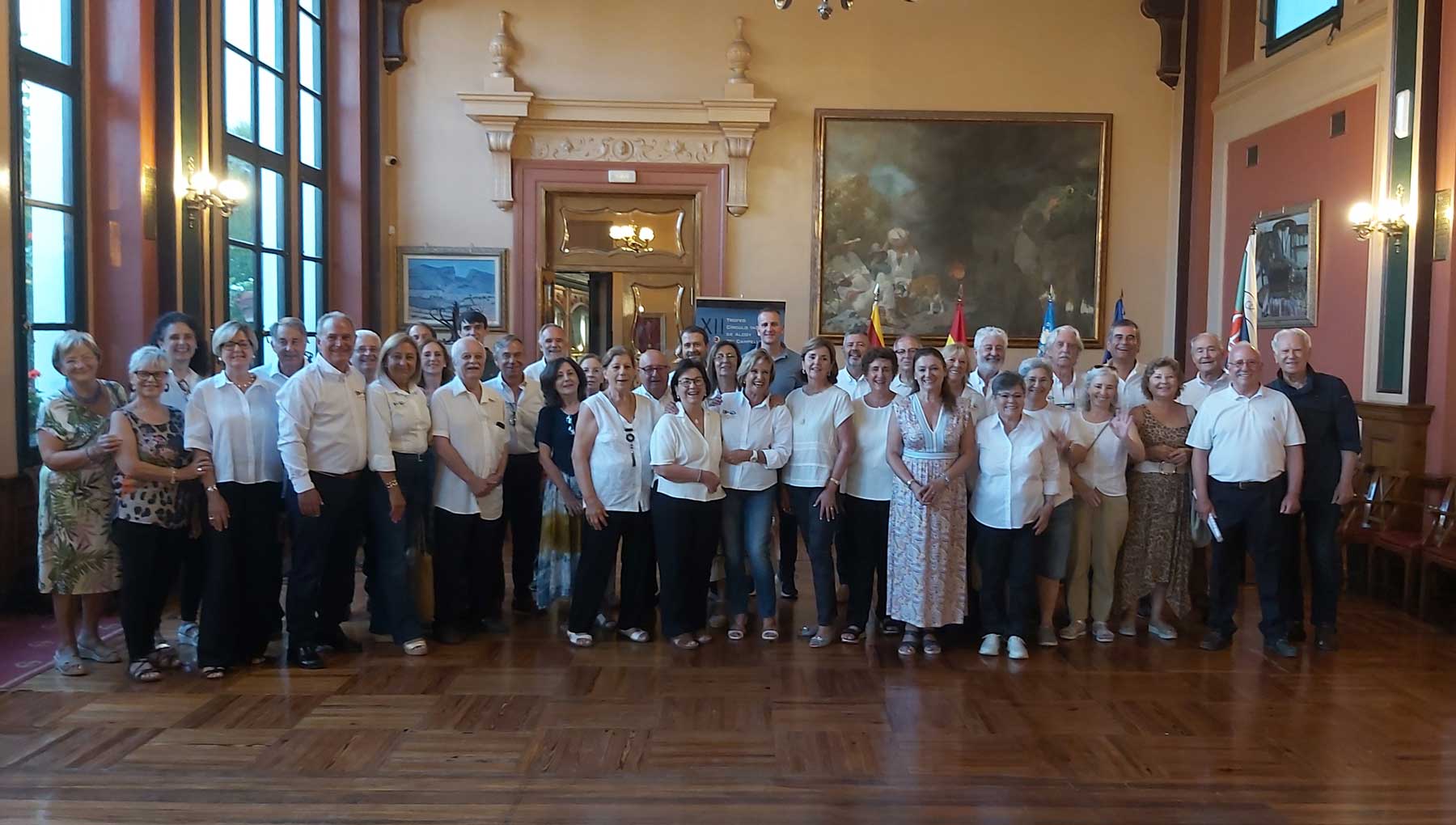 Foto familia de los participantes en el acto de presentación de la XII edición de la Regata del Círculo Industrial