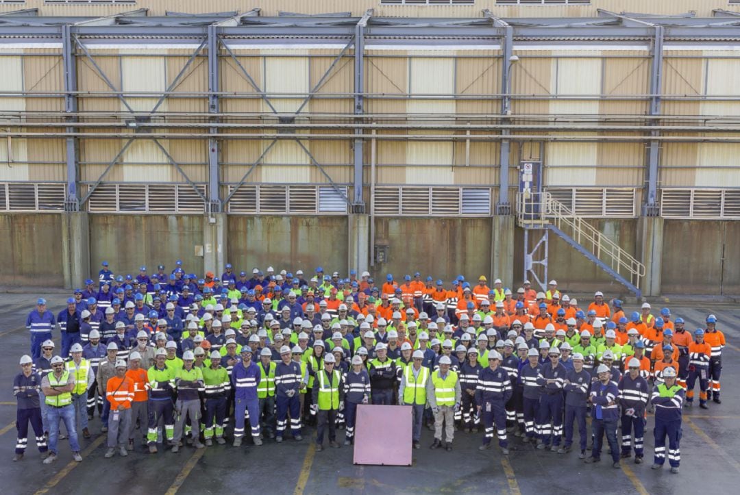 Personal de Cobre las Cruces en la celebración del décimo año desde el inicio de la producción