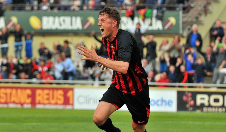 Edgar Hernández celebra el gol de la victòria contra l'Olímpic de Xàtiva.