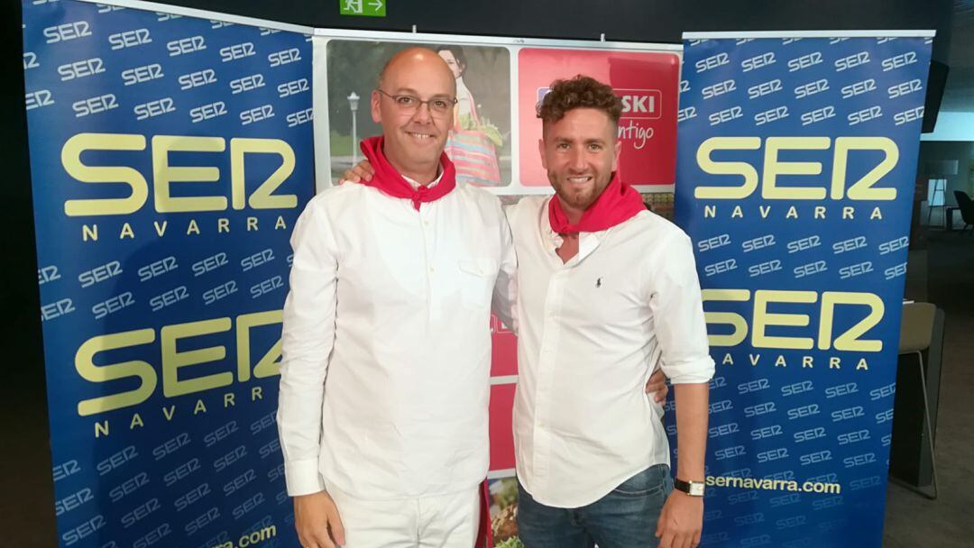 Joxean Yela, responsbale del Centro Comercial Eroski Iruña y Leadro Gil, chef del Resturante Alma Pamplona