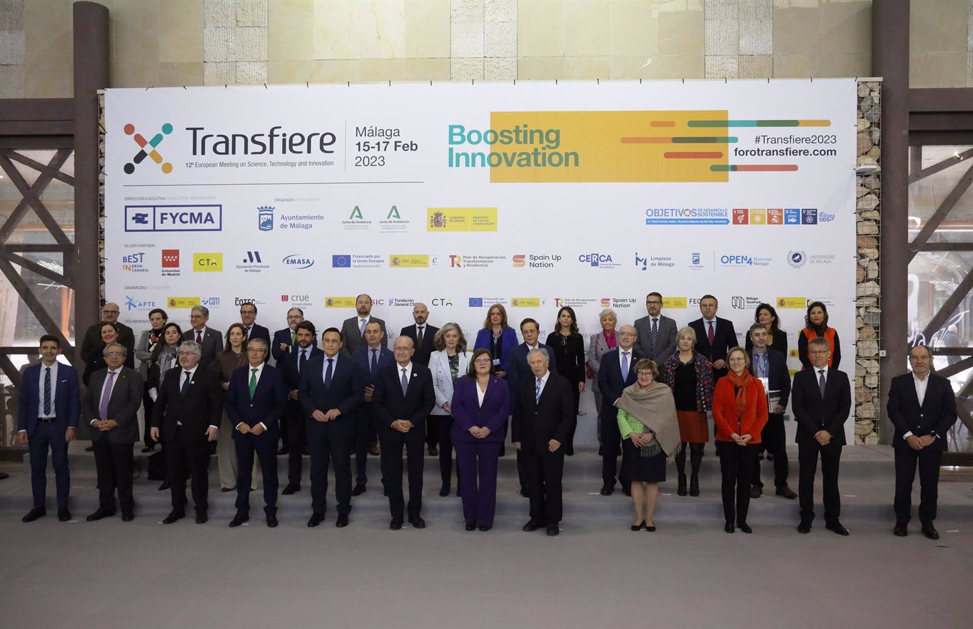 Foto de familia durante la inauguración de la duodécima edición de Transfiere