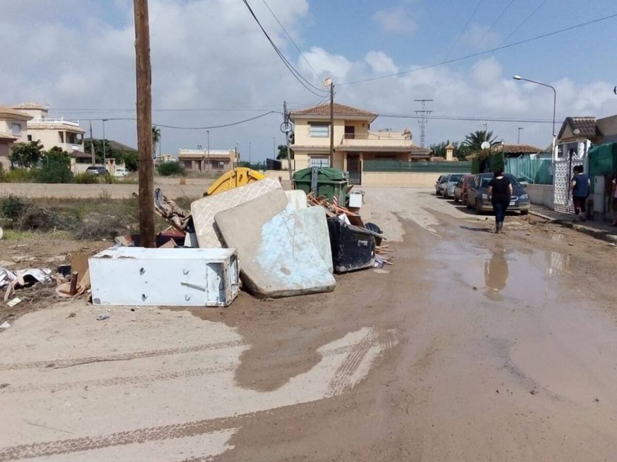 180 toneladas de enseres se llevan retirados en Los Nietos y Los Urrutias