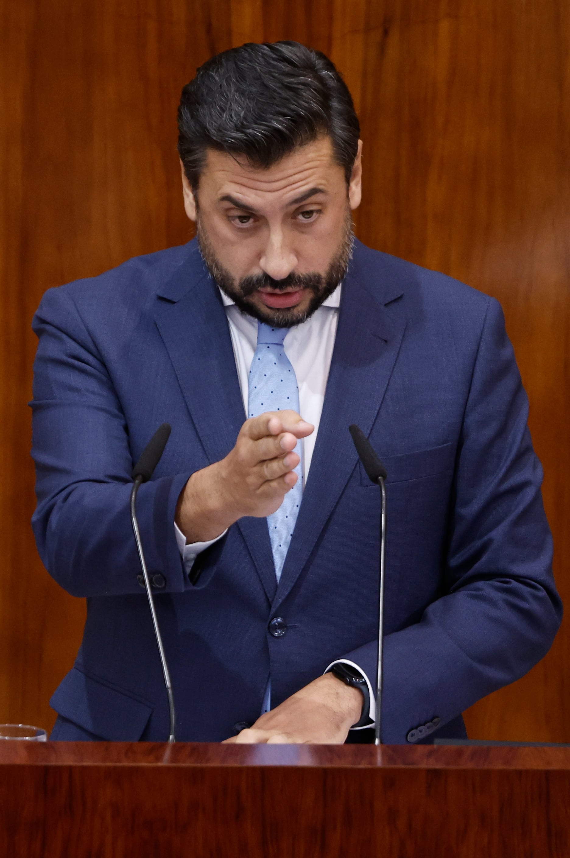 MADRID, 12/09/2025.- El portavoz del PP, Carlos Díaz-Pache, interviene durante la segunda sesión del debate del estado de la región en la Asamblea de Madrid este viernes.  EFE/ Sergio Pérez
