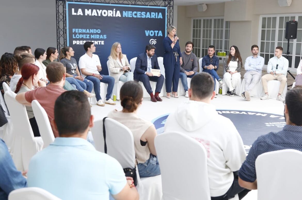 PP reunión con jóvenes de Cartagena