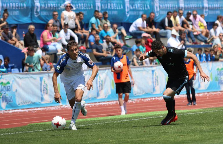 Corpas en el partido Marbella-Celta B.