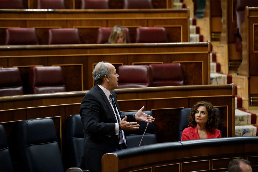 El ministro de Justicia, Juan Carlos Campo, interviene en la sesión de control al Ejecutivo celebrada este miércoles en el Congreso.