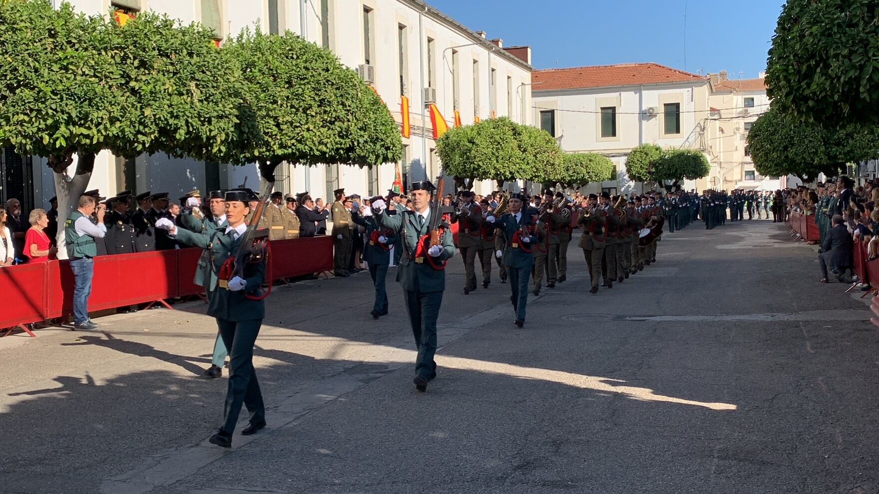 Desfile de las unidades de la Benemérita