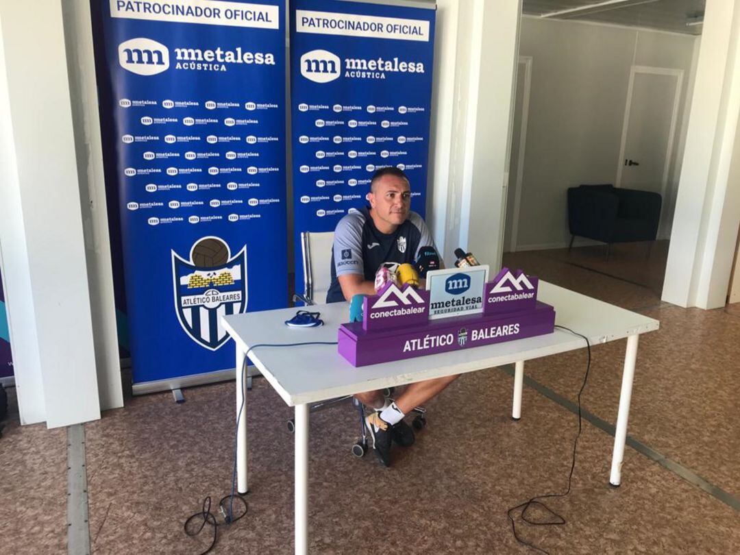 Jordi Roger en la previa al partido frente al Atlético de Madrid B.