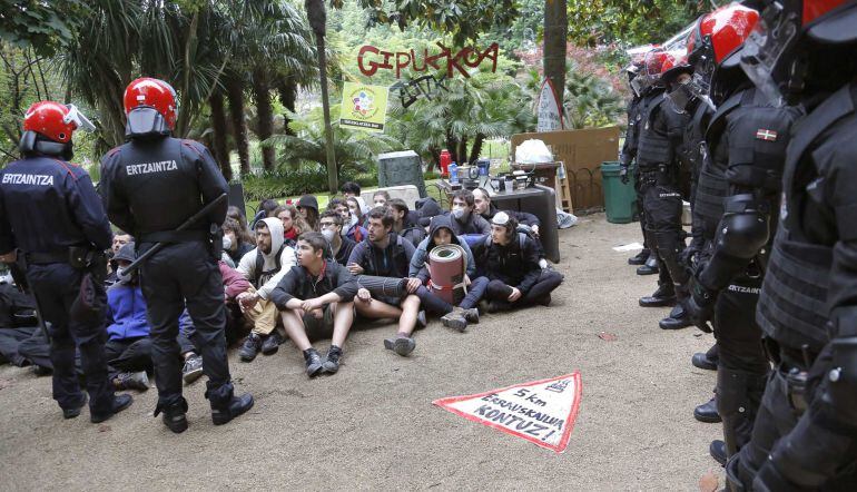 Acampada contra la incineradora de Zubieta.