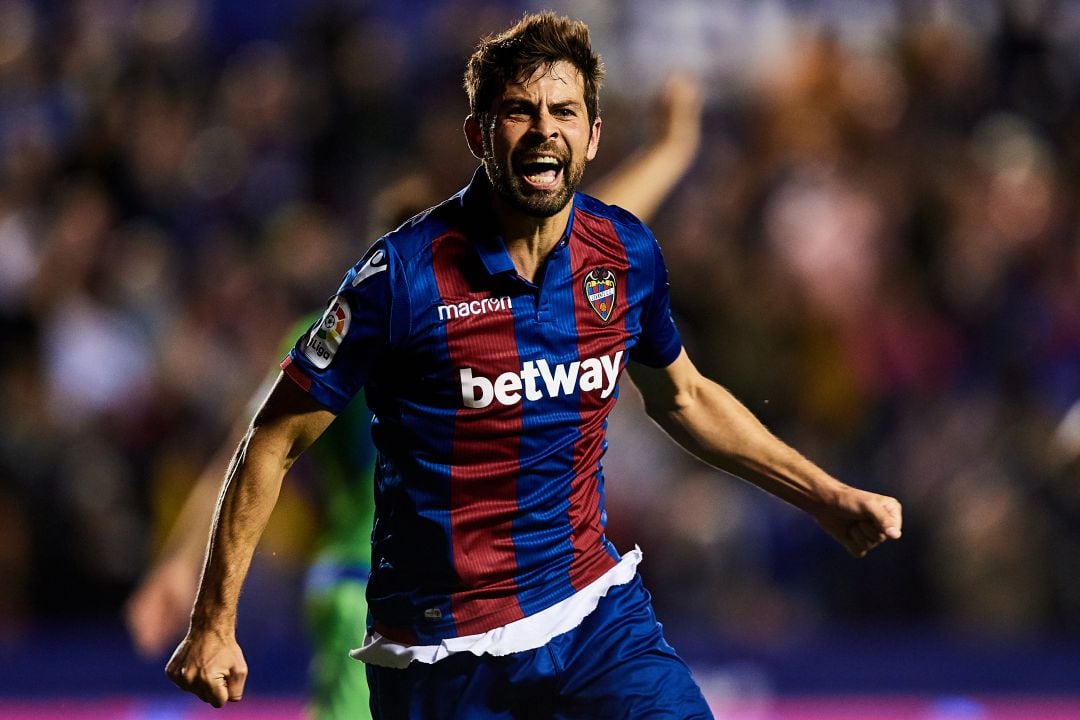 Coke celebra un gol con el Levante