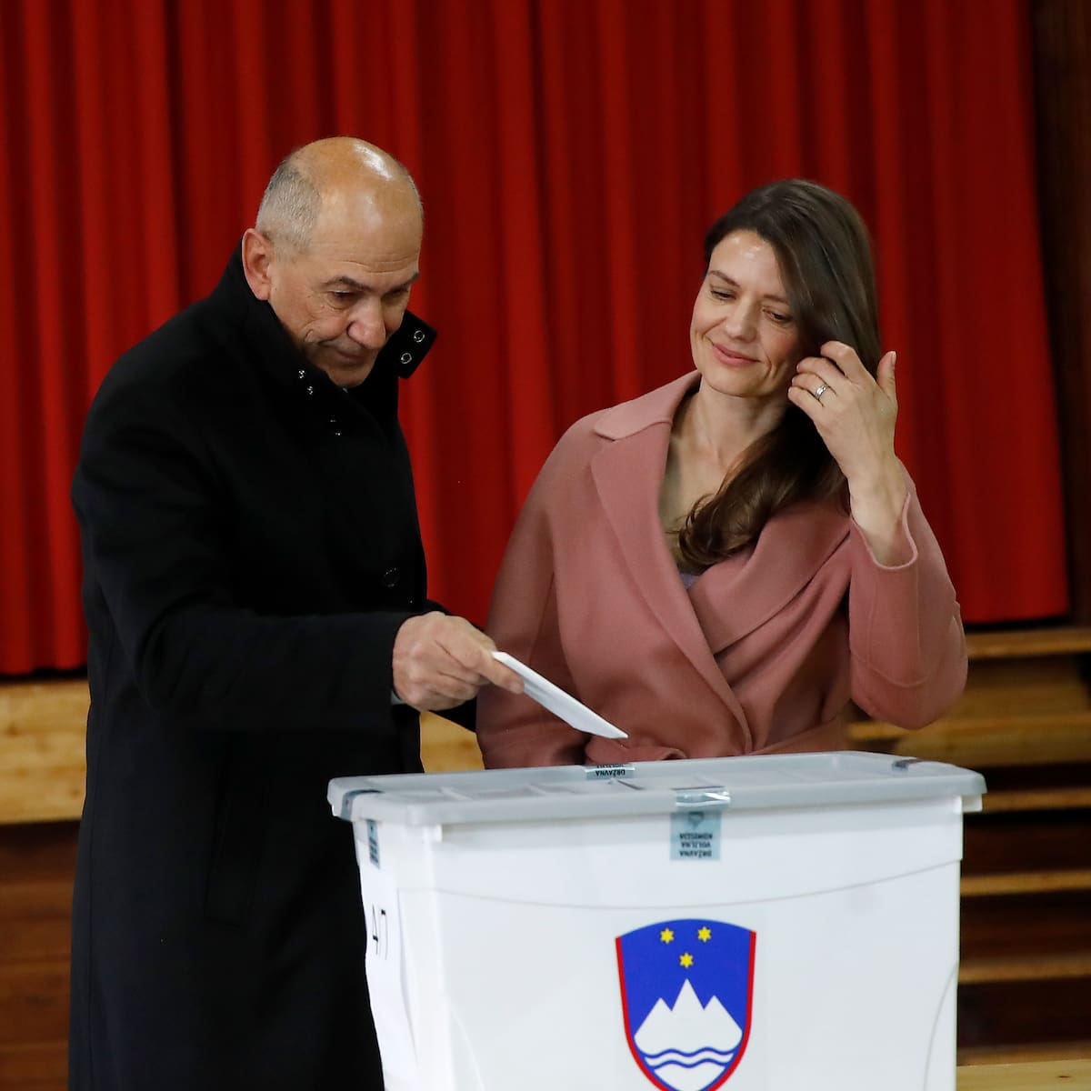 La extrema derecha no reconoce el resultado de las elecciones de Eslovenia e impugna el voto anticipado