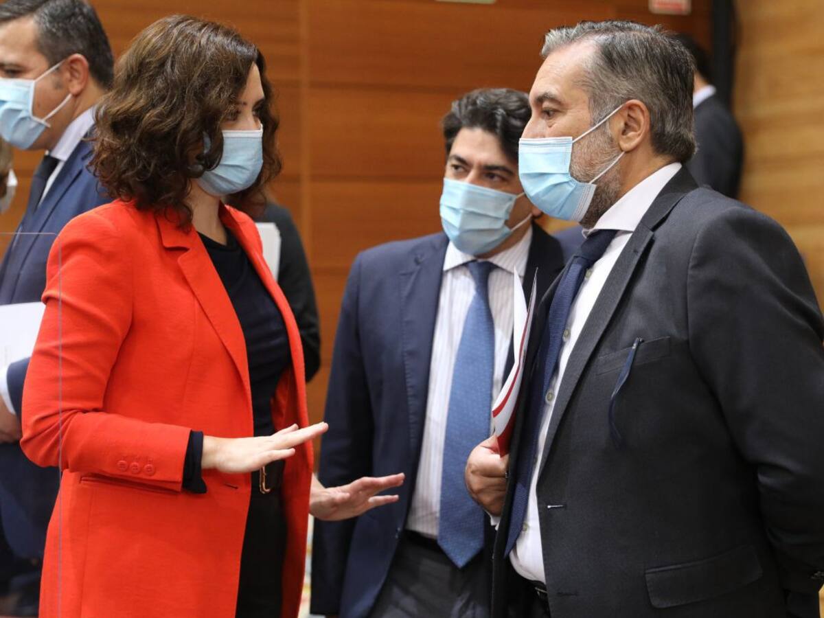 Ayuso se echa atrás y desiste de llevar a Illa a los tribunales por el cambio de fases en Madrid