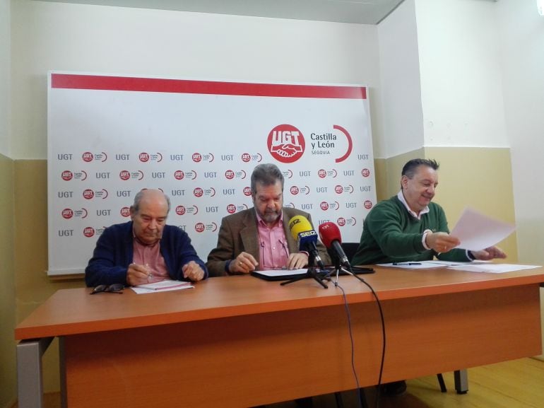 Secretario general regional UJP, Pablo Zalama, secretario general provincial UJP Segovia, Miguel Ángel Tabanera y el secretario general U.P UGT, Manuel Sanz.