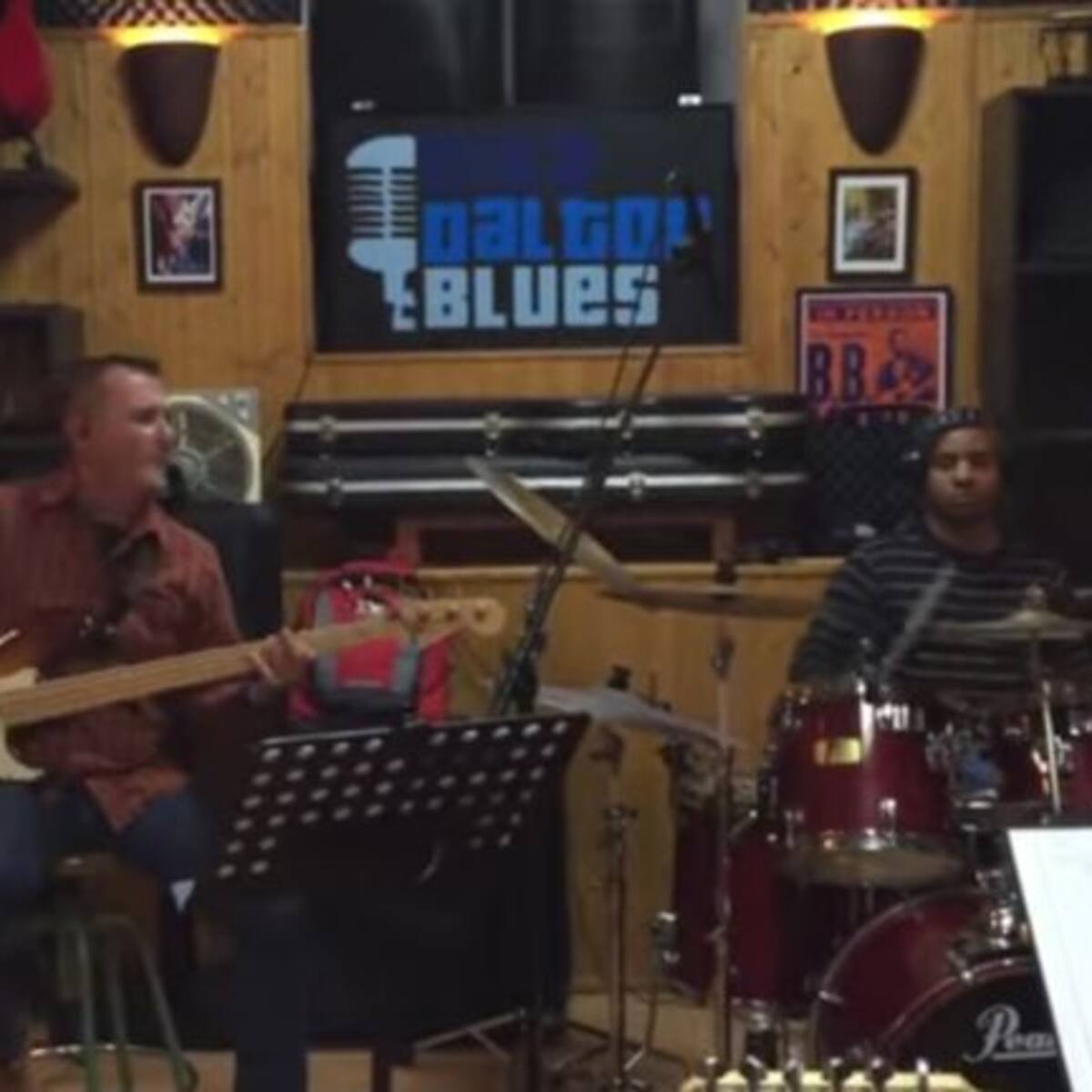 'Los ermitaños' también saben de música