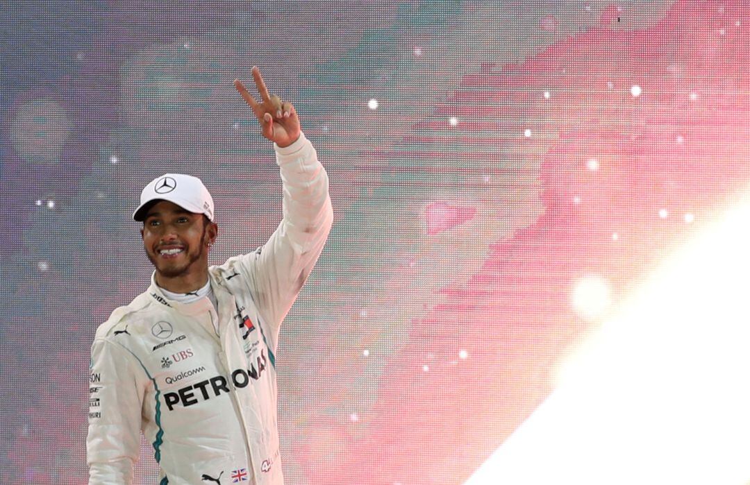 Lewis Hamilton celebra ganar el GP de Abu Dhabi. 