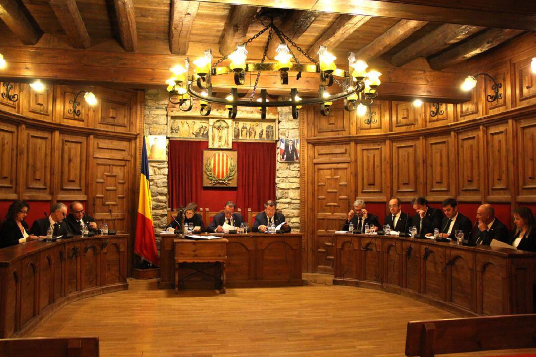 Un moment de la sessió de consell de comú de Sant Julià de Lòria celebrada aquest dilluns.
