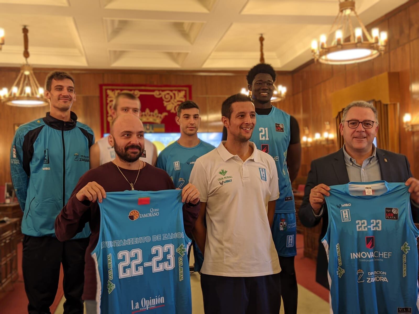 Presentación de la nueva camiseta del CB Zamora Enamora.