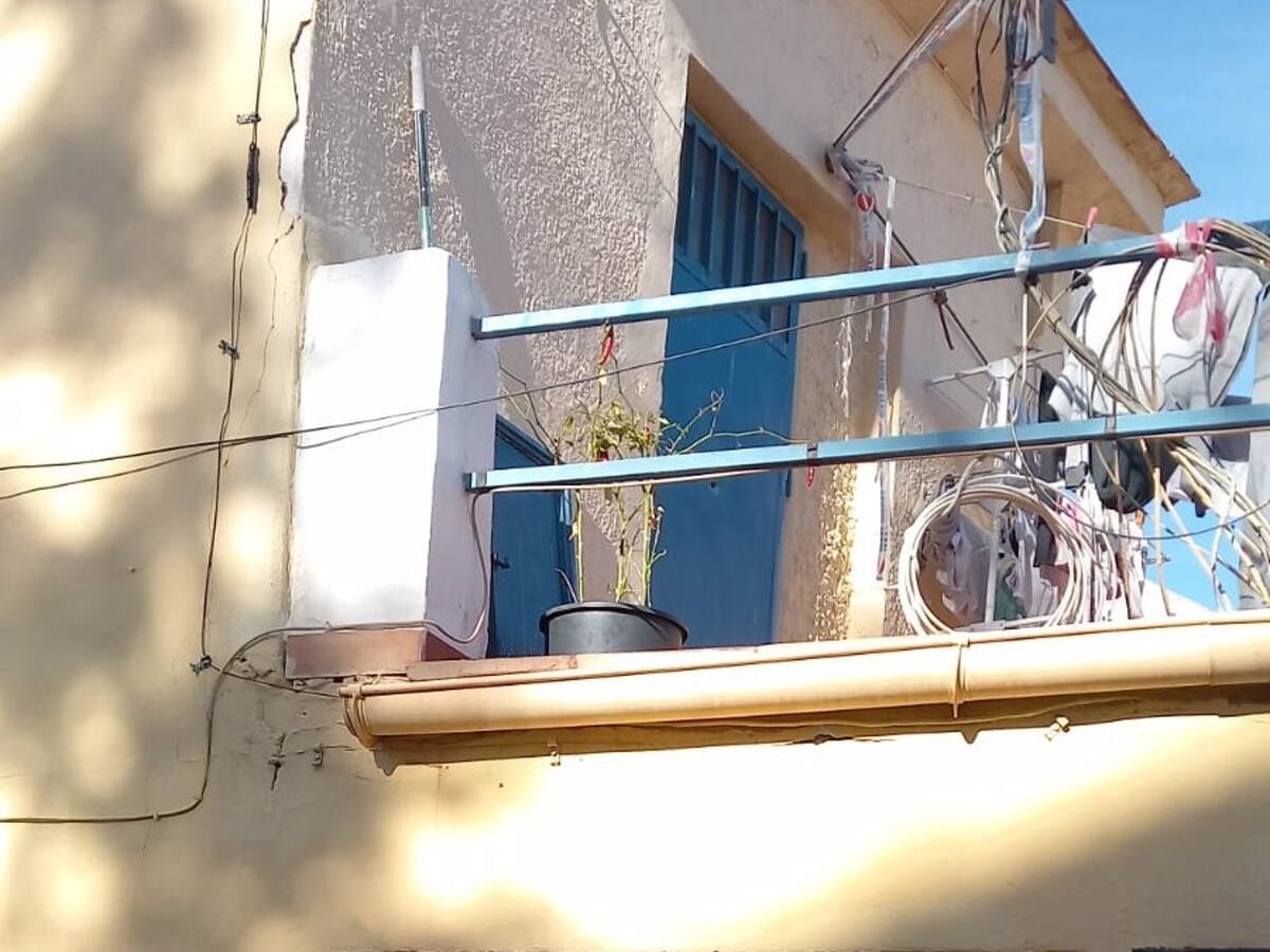 El PSOE pide en Málaga la retirada de las marañas de cables de las fachadas de las viviendas