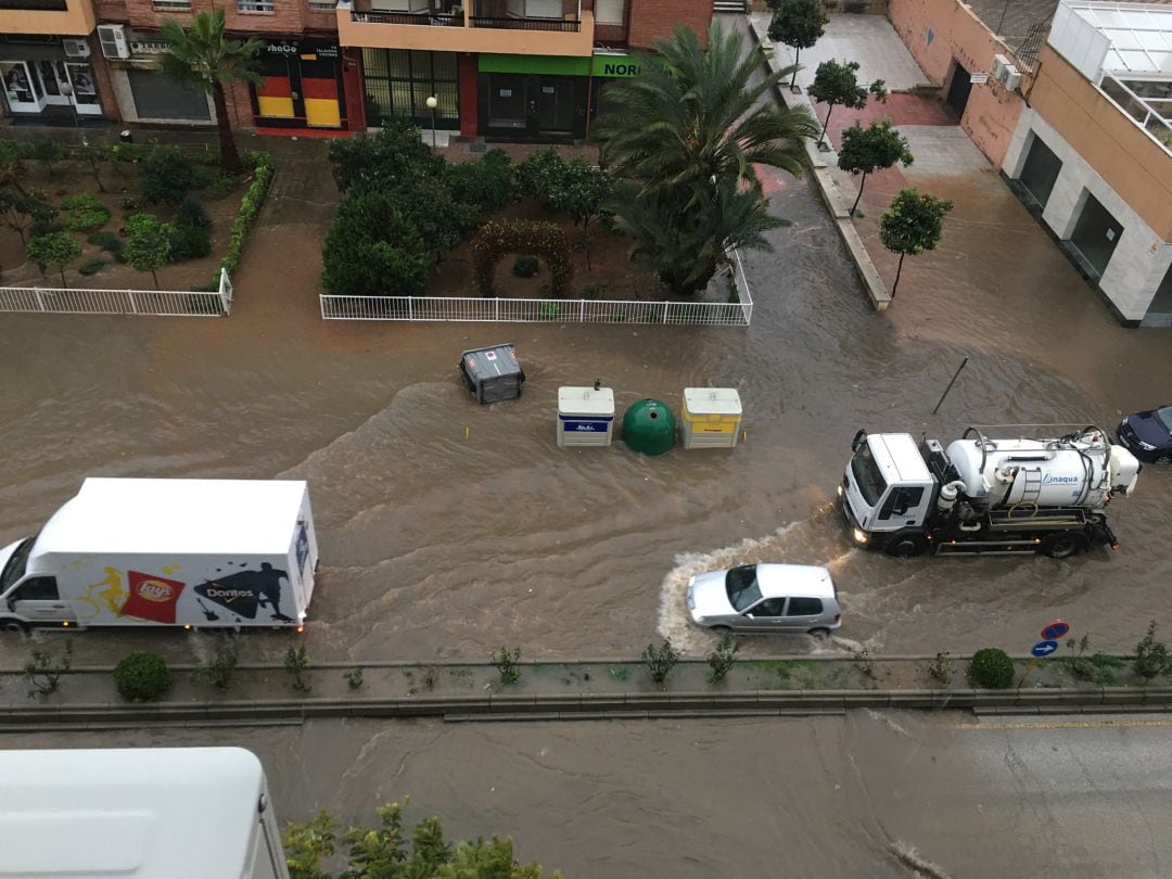 Inundaciones en Avenida de Andalucía.