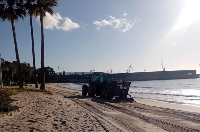 Trabajos en la playa de Palmones