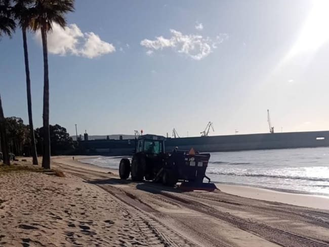 Trabajos en la playa de Palmones