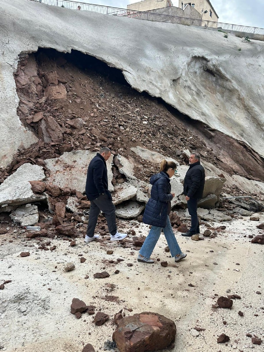 Susto en Lorca por el desprendimiento de un cabezo frente a varias viviendas de San Cristóbal