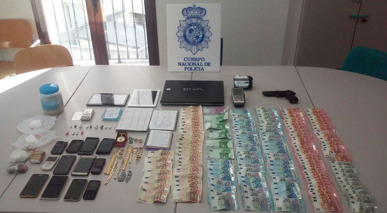 El material incautado por la policía en Estepona (Málaga)