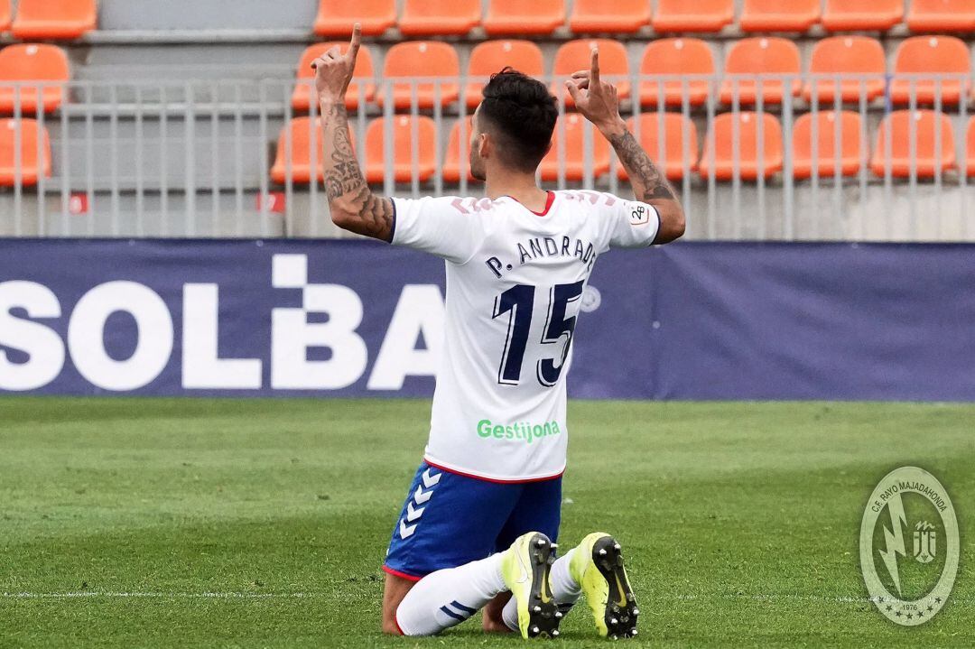 Pablo Andrade celebra un tanto con el Rayo Majadahonda