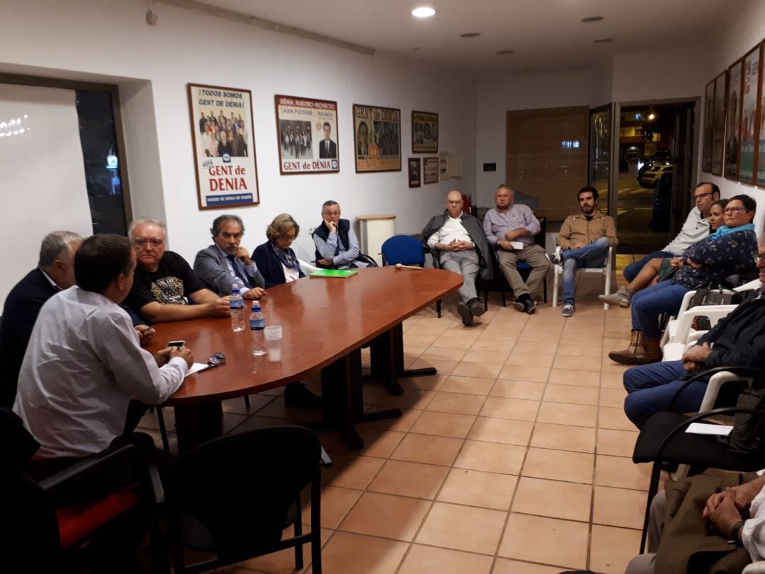 Primera jornada participativa celebrada en la sede de Gent de Dénia.