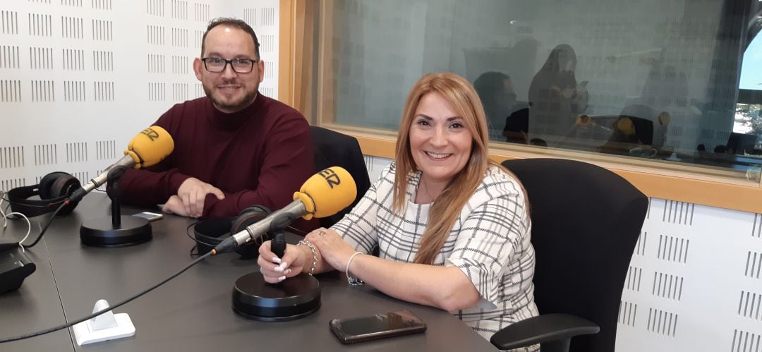 Mónica Cobo y Serafín Faraldos en los estudios de SER Madrid Sur