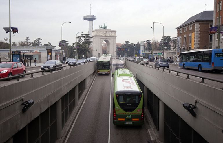 Autobuses entrando en el intercambiador de Moncloa