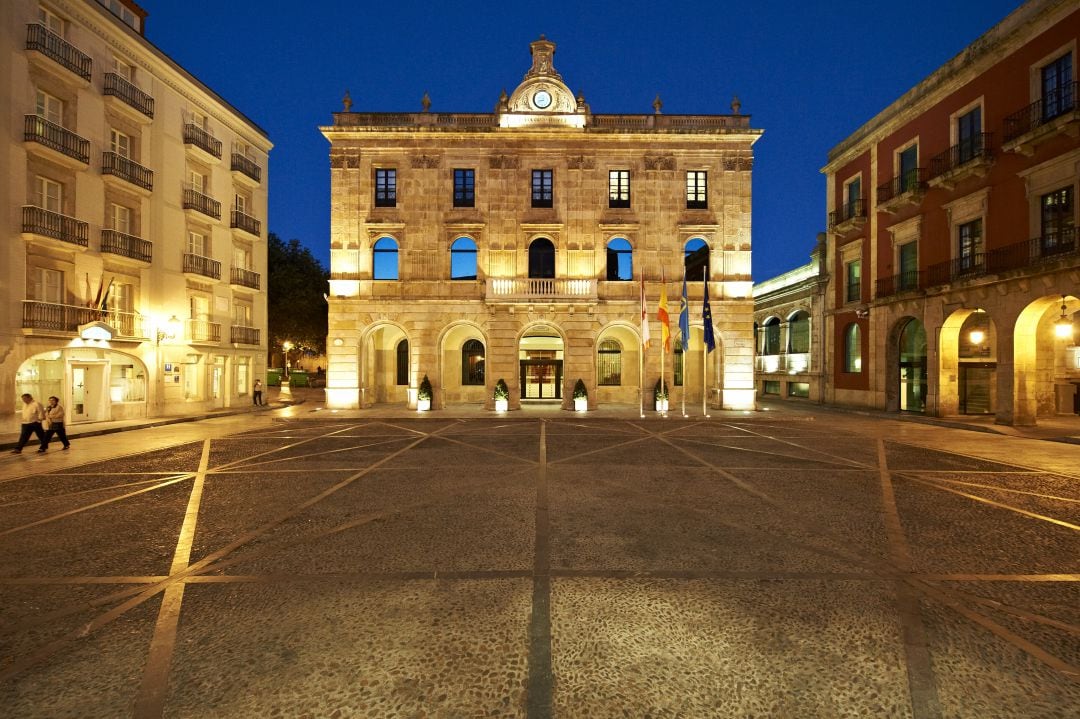 Ayuntamiento de Gijón en cuya trasera se eliminarán plazas de aparcamiento. 