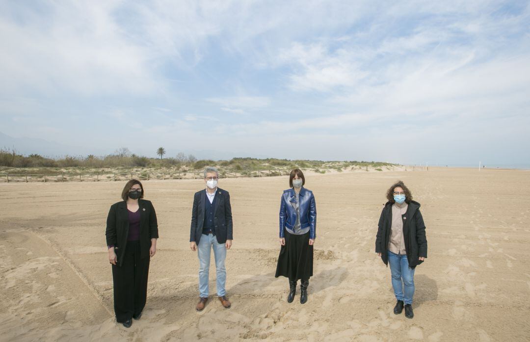 Visita del conseller Arcadi España a Gandia y la playa de l'Auir 