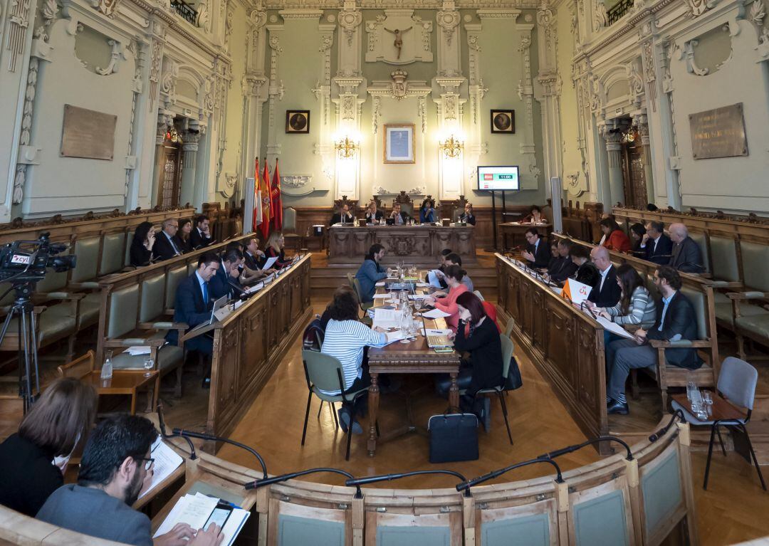 Imagen de archivo de un pleno municipal en Valladolid