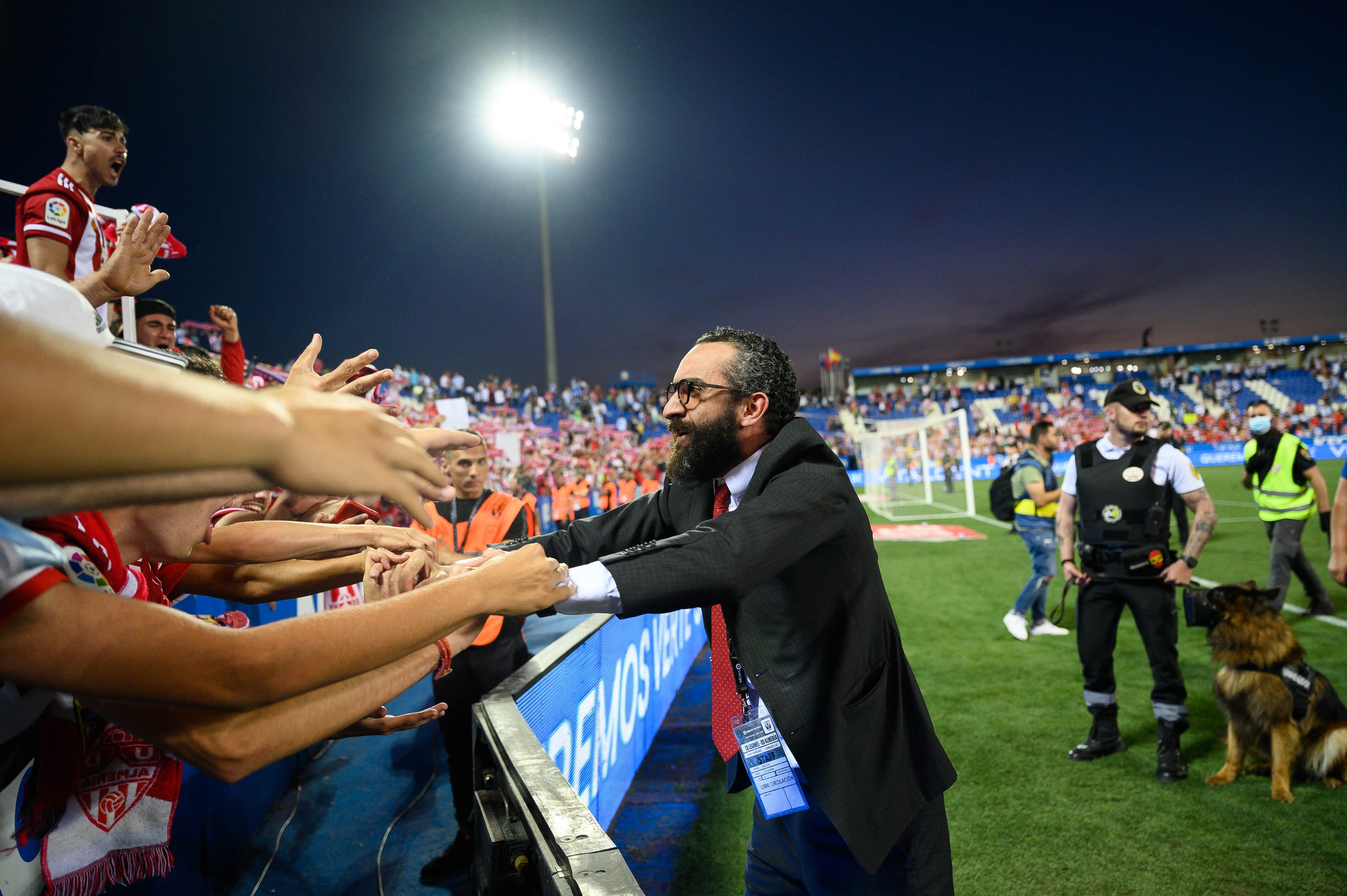 Mohammed El Assy celebrando el ascenso del Almería a Primera.
