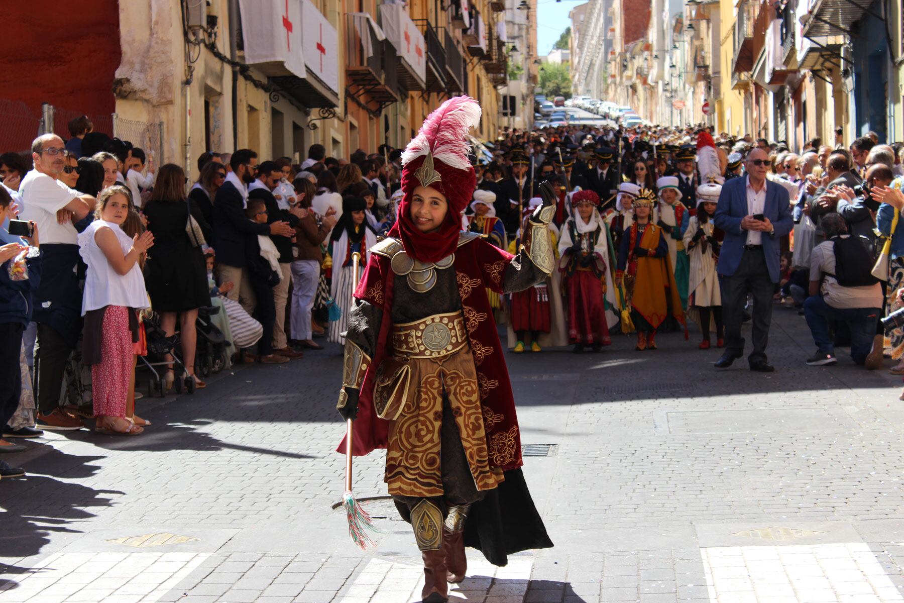 Última sargento moro infantil, Abril Albero Cloquell, al frente del bando moro en la Gloria Infantil 2023