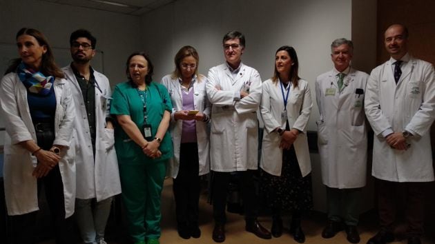 Parte del equipo de profesionales que ha realizado el primer trasplante ex vivo en el Hospital Reina Sofía de Córdoba