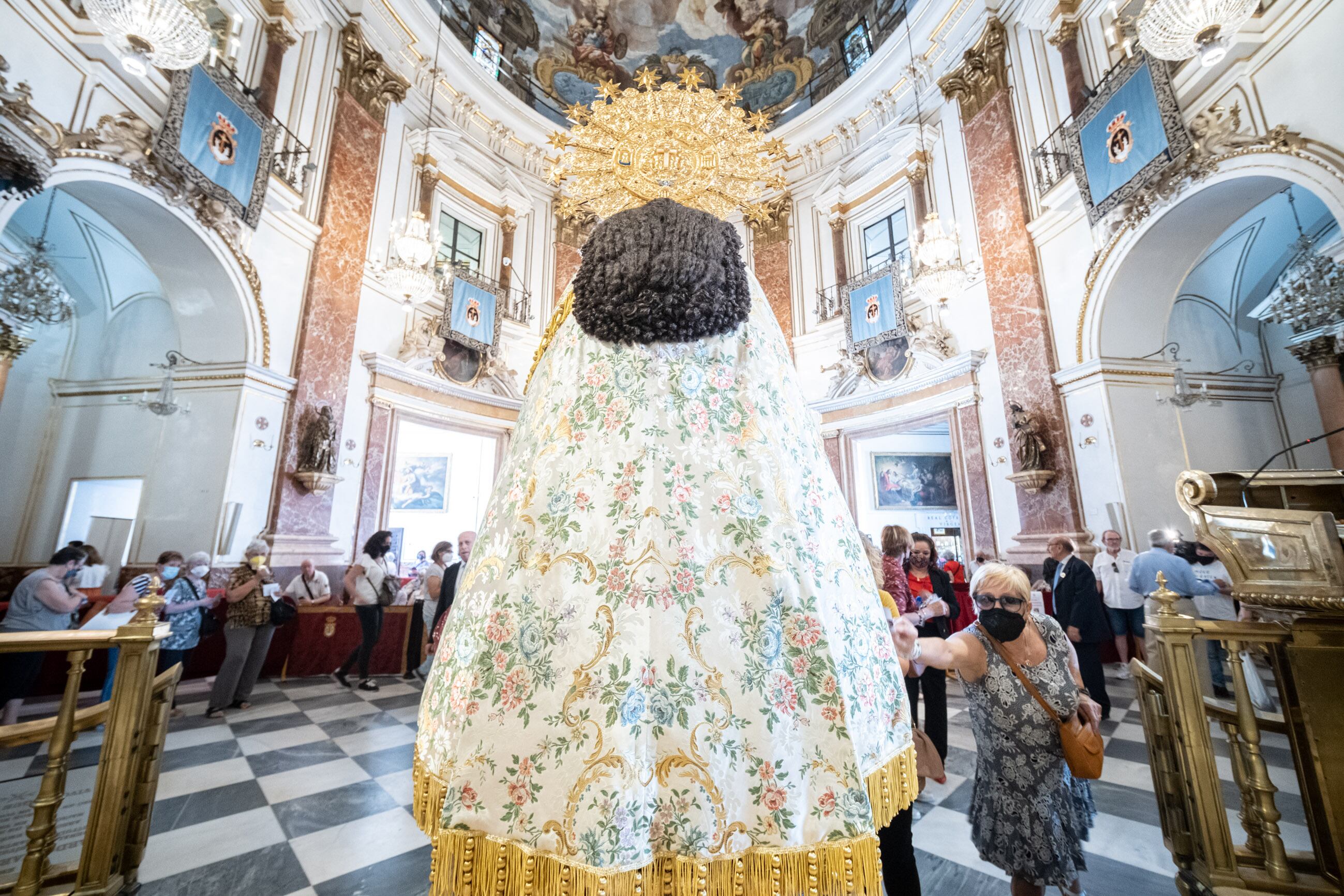 Besamanos de la Virgen de los Desamparados de València