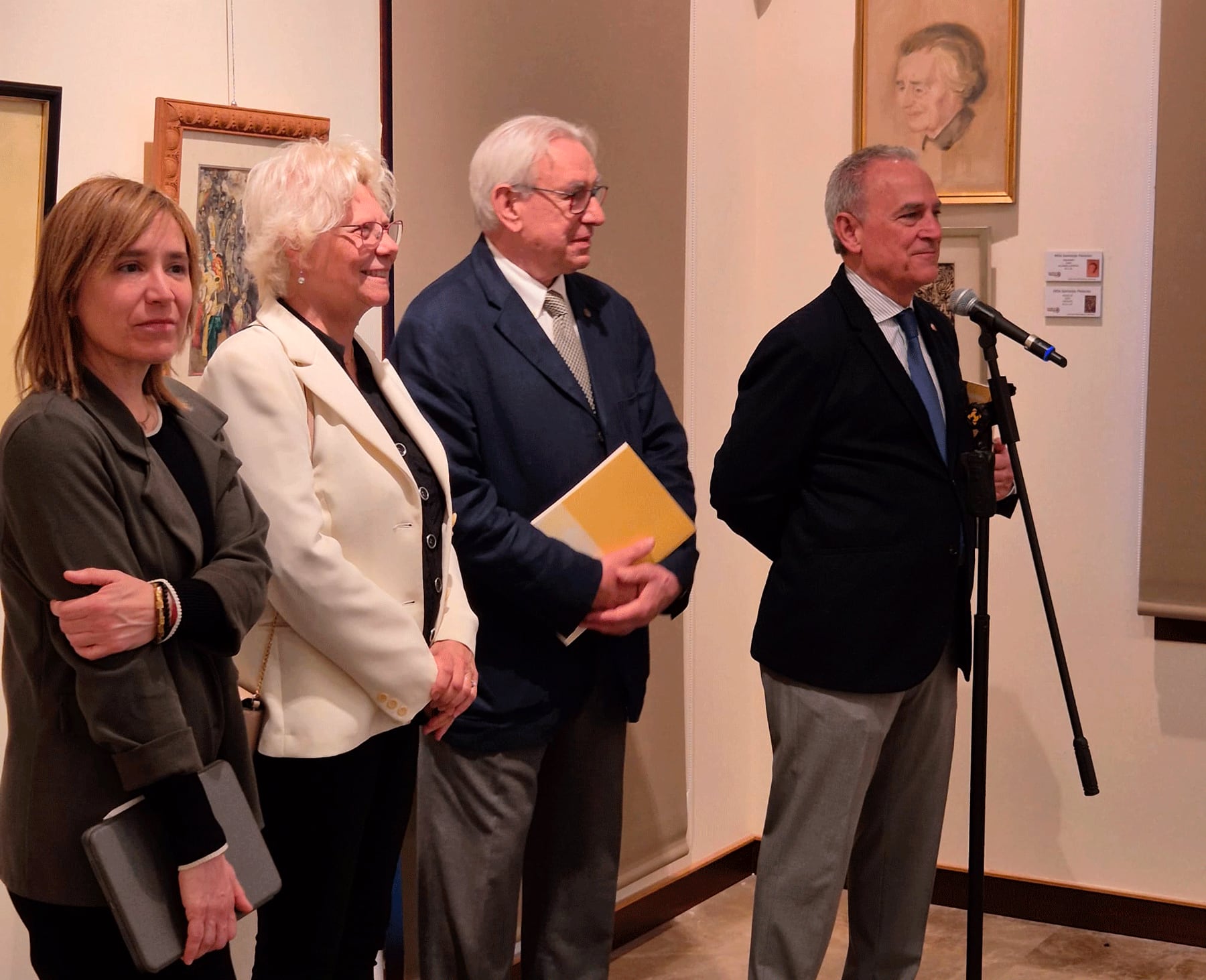 Elisa Guillem, Mila Blanes, José Luis Antequera e Indalecio Carbonell, en la inauguración de la muestra