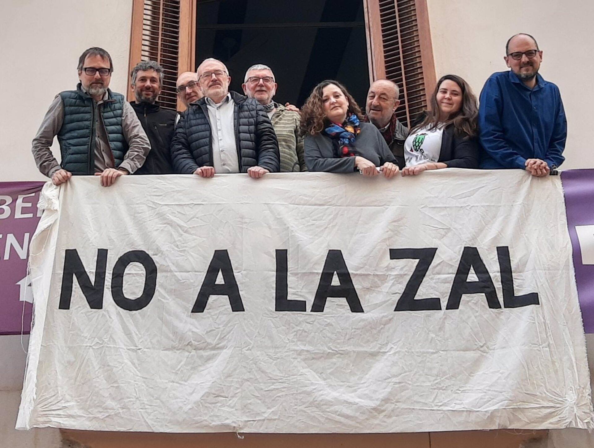 Miembros de Per l&#039;Horta, Comissió Ciutat-Port y La Unificadora tras la reuda de prensa por a anulación del Plan Especial de la ZAL