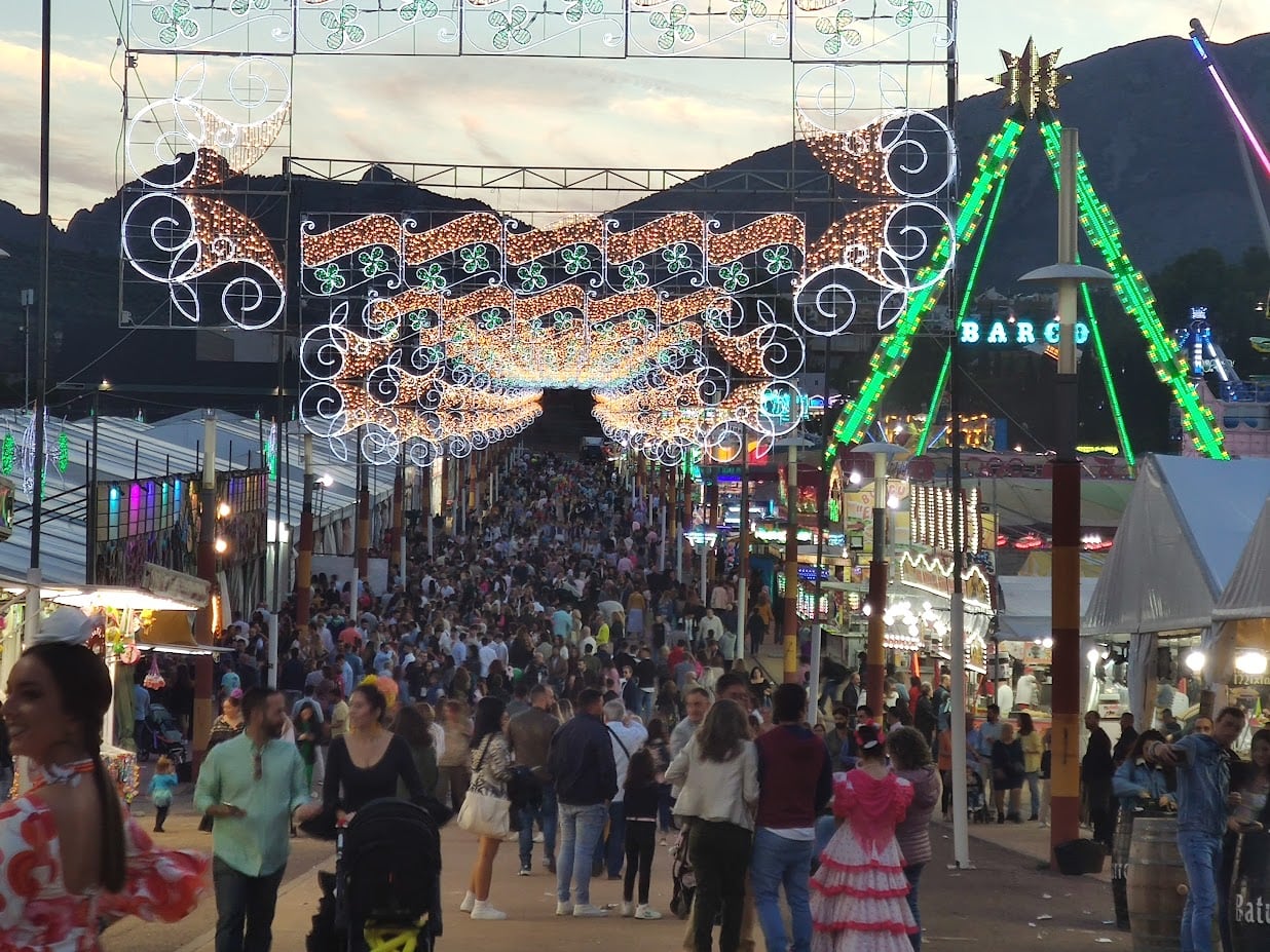 El recinto ferial de Jaén durante la última edición, con muchos jiennenses disfrutando de la fiesta