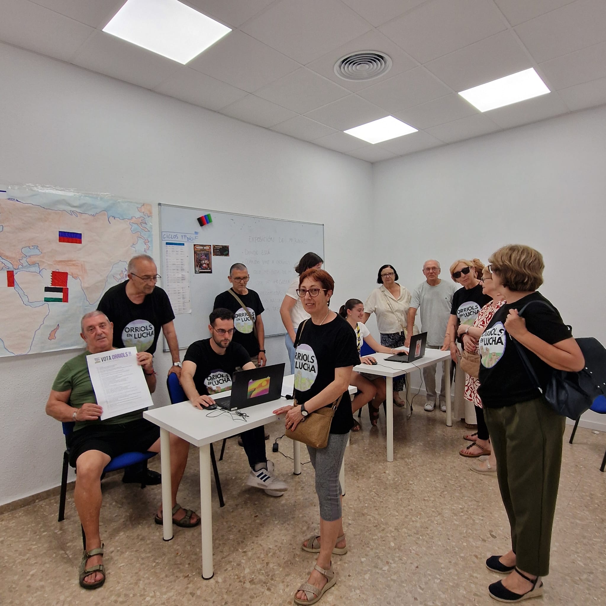 Puntos de ayuda de la asociación Orriols en Lucha para ayudar a participar en Decidim València.