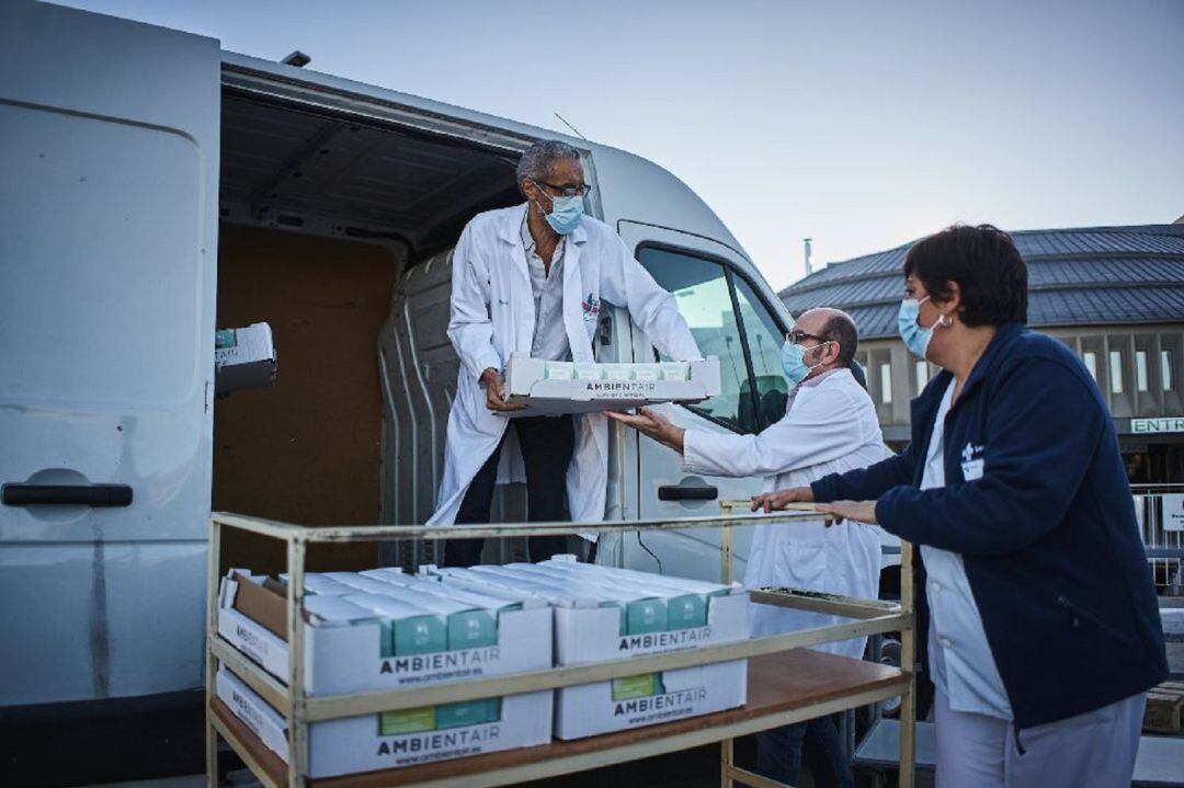 Ambientair entrega 500 velas solidarias para los profesionales sanitarios de Segovia