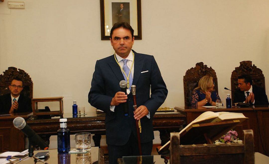 Miguel Moreno, en la toma de posesión como alcalde de Porcuna en junio de 2015.
